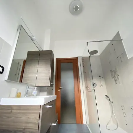 Stylish In Downtown Apartment